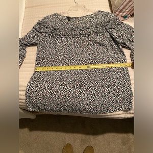 Blouse with sweet details and tiny hearts